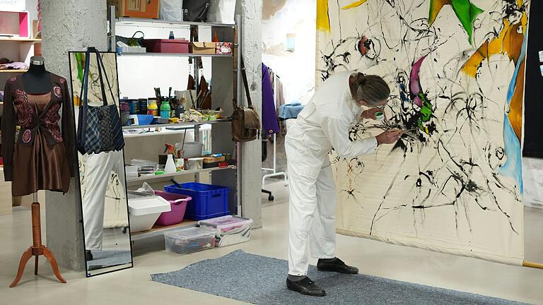 In der Schweinfurter Kunstfabrik sind derzeit auch Werke von Kevin Wloczyk zu sehen - am Samstag zum Abschluss. In der Schweinfurter Kunstfabrik sind derzeit auch Werke von Kevin Wloczyk zu sehen - am Samstag zum Abschluss. 