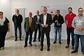Sie freuen sich über den Trinkwasserspender an der FOS BOS Marktheidenfeld (von links): Rebekka Dziuba-Schoch (Vorsitzende des Elternbeirats), Bruno Leimeister (Chef der Firma ÖkoFEN), Erwin Krämer (Vorsitzender des Fördervereins), Fred Strauß (Schulleiter), Thomas Stamm (Bürgermeister), Stephan Berz (Stellvertretender Schulleiter), Michael Dümig (Verbindungslehrer) und Tobias Becker (Schülersprecher).