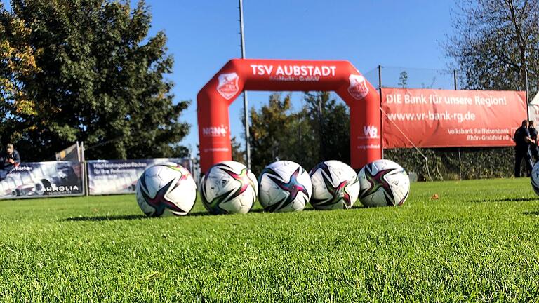 Im letzten Ligaspiel der Saison empfängt der TSV Aubstadt in der NGN-Arena den SV Schalding-Heining. Im letzten Ligaspiel der Saison empfängt der TSV Aubstadt in der NGN-Arena den SV Schalding-Heining.