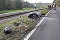 Motorradfahrer hat Glück im Unglück       -  (hwi)   Der Verkehrsunfall, der sich am Donnerstagnachmittag, gegen 13.30 Uhr auf der Staatsstraße 2278, Höhe Jesserndorf ereignet hat, ging für den Biker zum Glück glimpflich aus. Er trug nur leichtere Verletzungen davon und wurde vor Ort vom Rettungsdienst des BRK versorgt. An seinem Krad, einer neuwertigen schweren BMW, entstand nach Angaben der Polizei Totalschaden in Höhe von mehr als 10000 Euro. Das Motorrad ging nach dem Anstoß an der Leitplanke in Flammen auf und konnte noch vor dem Eintreffen der Feuerwehren Jesserndorf und Ebern von einem Verkehrsteilnehmer mit einem Handfeuerlöscher gelöscht werden. Zur Unfallzeit war der 24-jährige Motorradfahrer aus dem Landkreis Schweinfurt auf der Staatsstraße 2278 aus Richtung Ebern kommend in Richtung Haßfurt gefahren. Etwa 300 Meter vor der Einmündung Jesserndorf/Bramberg, wollte er nach Angaben der Polizei mehrere Pkw und einen Lkw überholen. Aus dieser Kolonne scherte der 29-jährige Fahrer eines Opel Astra aus dem Landkreis Haßberge aus, den der Motorradfahrer streifte, deshalb stürzte und links in die Leitplane rutschte.