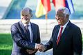 Bundeskanzler Scholz in Portugal.jpeg       -  Bundeskanzler Olaf Scholz (links, SPD) und António Costa, der Ministerpräsident von Portugal, stehen in der Hauptstadt Lissabon nach der Pressekonferenz zusammen.