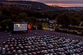 Die Reihe 'Autoflimmern' startet wieder: Ab dem 27. April findet auf dem Parkplatz des Würzburger Dallenbergbads wieder Autokino statt.