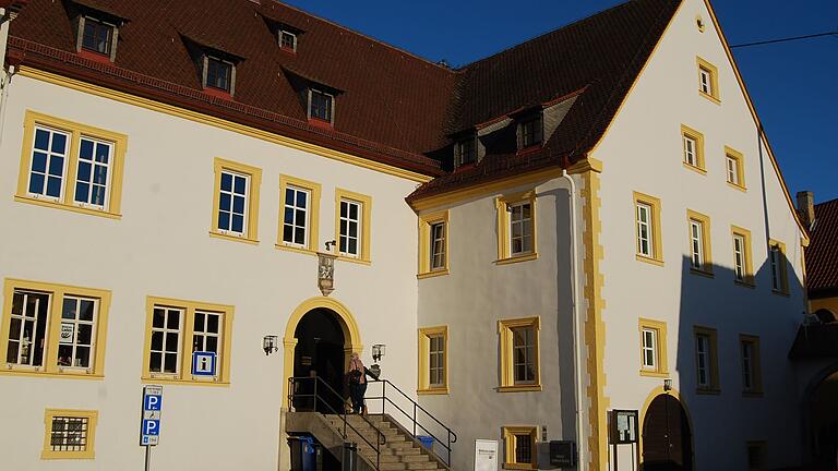 Das Rathaus zu einem barrierefreien Bürgerhaus umzubauen soll auch die Chance bergen, künftig das Niederschlagswasser vom Dach nutzen zu können.
