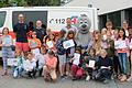 Grundschüler der Friedrich-Fleischmann Schule in Marktheidenfeld mit 'Wonnie', dem Maskottchen des Wonnemars, nach Erhalt ihrer Urkunde.