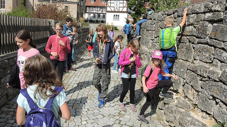 Ab 17. Juli beginnt die Anmeldung für das Ferienprogramm in Mellrichstadt. Unser Archivfoto aus dem vergangenen Jahr zeigte die Ferienkinder beim Schätzesuchen in 12 Etappen mit Satelliten-Hilfe.