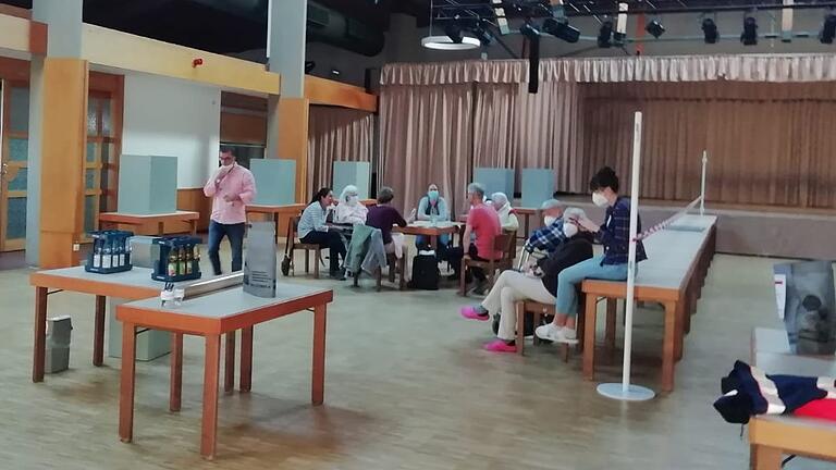 Die Stimmung der evakuierten Personen in Margetshöchheim ist laut zweitem Bürgermeister Norbert Götz gut. Die Stimmung der evakuierten Personen in Margetshöchheim ist laut zweitem Bürgermeister Norbert Götz gut.