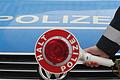 Weil er bei einer Verkehrskontrolle flüchtete und ein Polizeiwagen anfuhr, sitzt ein 38-jähriger Mann aus Wertheim in Untersuchungshaft.