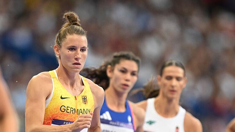 Paris 2024 - Leichtathletik       -  Carolin Schäfer (l) beendete bei Olympia ihre Karriere