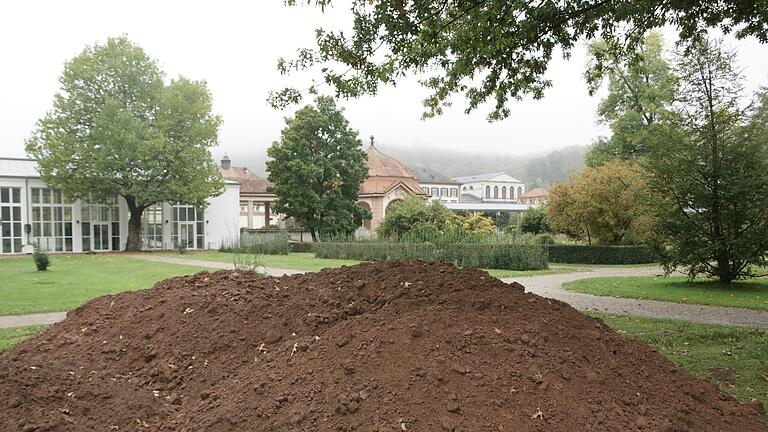 Noch gibt es vom Wandelgarten im Staatsbad nur Sand zu sehen.       -  Noch gibt es vom Wandelgarten im Staatsbad nur Sand zu sehen.