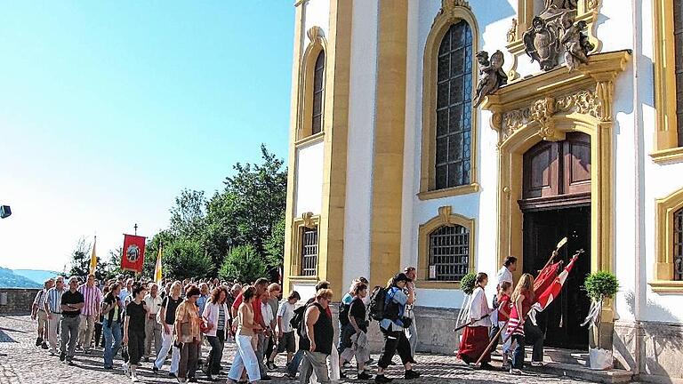 Wallfahrt       -  Das Käppele in Würzburg ist Ziel vieler Pilgergruppen aus der ganzen Region, wie unser Archivbild zeigt. Seit 150 Jahren wallfahren die Gerchsheimer zum Marienheiligtum über der Würzburger Altstadt. Das Jubiläum der Wallfahrt feiert die Pfarrgemeinde Gerchsheim am Sonntag beim jährlichen Pfarrfest mit einem feierlichen Gottesdienst.