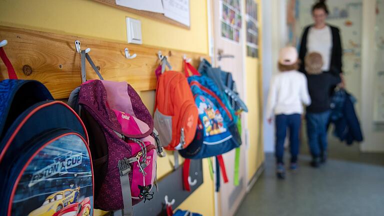 Kindergärten haben seit einigen Wochen geschlossen, nun gibt es bezüglich der zu zahlenden Gebühren eine einheitliche bayerische Lösung (Symbolfoto). Kindergärten haben seit einigen Wochen geschlossen, nun gibt es bezüglich der zu zahlenden Gebühren eine einheitliche bayerische Lösung (Symbolfoto).