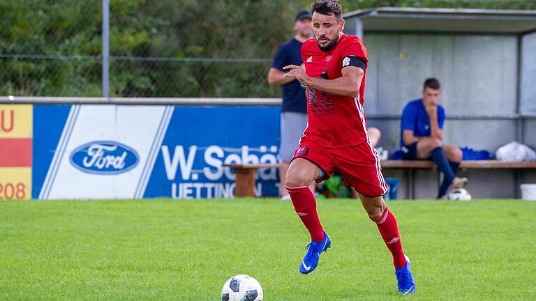 Er erzielte die beiden Tore am Freitagabend auf dem Höchberger Waldsportplatz: Alban Ramaj vom TSV Lengfeld. Er erzielte die beiden Tore am Freitagabend auf dem Höchberger Waldsportplatz: Alban Ramaj vom TSV Lengfeld.