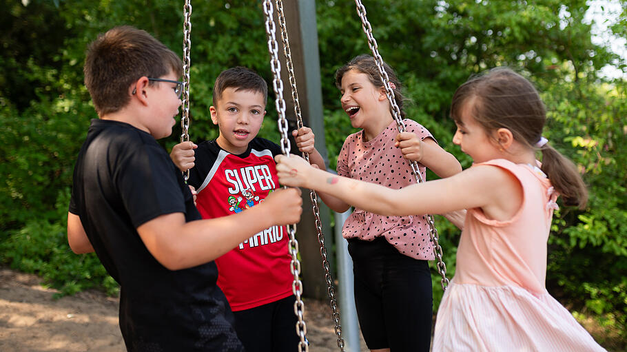 Flyeralarm Kids Foundation       -  Dank der Übernahme der Verwaltungskosten durch den Stifter, fließen die Spendengelder vollständig in die unterstützten Projekte – zur Freude der Kinder.