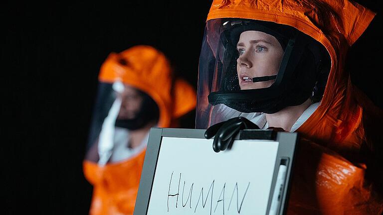 Das StattKino zeigt &bdquo;Arrival&ldquo; von Denis Villeneuve mit Amy Adams als Linguistin Louise Banks in englischer Originalfassung und auch in der deutschen Fassung.