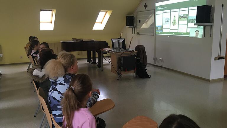 Musikunterricht mal anders an der Mädchenrealschule Volkach.