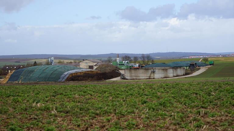 Biogasanlage in Fuchsstadt: Hier hat mutmaßlich ein 33-Jähriger aus dem Landkreis Würzburg die Luken der Gärreste-Silos geöffnet.