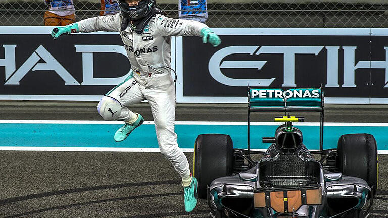 Finale       -  Nach der Zieldurchfahrt brennt der neue Weltmeister erst seine Freude in den Asphalt. Foto: Srdjan Suki