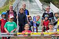 Auf dem Foto hinten von links: Tobias Rehm (1. Vorsitzender WSC Bischofsheim e.V.), Fabian Voll (WSC Bischofsheim e.V.), Nico Chlebowy (Referent Sprunglauf RWV Haselbach e.V.), mit den teilnehmenden Kindern.