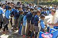 Traditionelle Begrüßung: Kinder in der Schule von Phera übergeben Birgit Kirsch eine Kattha, einen Seidenschal.FOTO: Kirsch