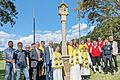 Am neu restaurierten Bildstock stellten sich Gemeindereferentin Petra Strauß, Bürgermeister und Schirmherr Mario Götz, FC Vorsitzender Jürgen Weigand, Ortssprecher Elmar Sell und FC Ehrenvorsitzender Kurt Weigand zusammen mit den Vorsitzenden der ...       -  Am neu restaurierten Bildstock stellten sich Gemeindereferentin Petra Strauß, Bürgermeister und Schirmherr Mario Götz, FC Vorsitzender Jürgen Weigand, Ortssprecher Elmar Sell und FC Ehrenvorsitzender Kurt Weigand zusammen mit den Vorsitzenden der örtlichen Vereine zu einem Erinnerungsfoto auf.