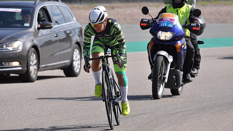 Svenja Betz fuhr bei der Deutschen Radsport-Meisterschaft 25 Kilometer alleine an der Spitze des Feldes, ehe sie auf der Zielgeraden doch noch eingeholt wurde.