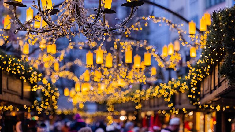 Ist Weihnachtsbeleuchtung in unseren Städten und Gemeinden (hier ein Symbolbild) in Zeiten des Energiespardiktates angebracht? Verboten jedenfalls ist sie nicht.