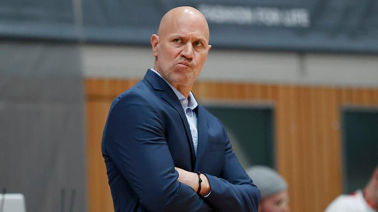 Nachdenklich: Denis Wucherer bei seinem letzten Sieg mit den Würzburg Baskets gegen den FC Bayern München im November 2021. Nachdenklich: Denis Wucherer bei seinem letzten Sieg mit den Würzburg Baskets gegen den FC Bayern München im November 2021.
