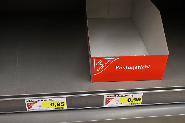 Nudeln? Fehlanzeige! Auch in diesem Supermarkt gingen manche Lebensmittel zur Neige.