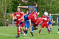 Benjamin Pickel (links) vom TSV Kleinrinderfeld und Michael Müller von der FT Würzburg werfen sich buchstäblich in den Zweikampf. Kleinrinderfeld gewann das Kreisliga-Auswärtsspiel an der Mergentheimer Straße mit 4:0.