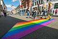 Regenbogenfarben auf dem Würzburger Straßenpflaster – hier am Kürschnerhof.