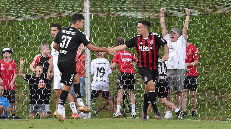 Bei einem seiner bisher nur zwei Saisonspielen erzielte Christian Köttler (rechts) kurz nach seiner Einwechslung den zwischenzeitlichen 1:1-Ausgleich im Heimspiel des TSV Aubstadt gegen den 1. FC Nürnberg II. Bei einem seiner bisher nur zwei Saisonspielen erzielte Christian Köttler (rechts) kurz nach seiner Einwechslung den zwischenzeitlichen 1:1-Ausgleich im Heimspiel des TSV Aubstadt gegen den 1. FC Nürnberg II.