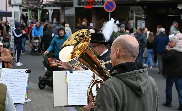 Viel Betrieb herrschte am Sonntag in Burgsinn beim Michaelsmarkt. Viel Betrieb herrschte am Sonntag in Burgsinn beim Michaelsmarkt.