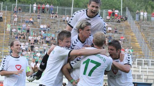 Mit einem 3:0 (3:0)-Sieg gegen die SpVgg Ansbach im entscheidenden Aufstiegsspiel für die Bayernliga sicherte sich der FC 05 Schweinfurt die sofortige Rückkehr ins bayerische Oberhaus nach einem Jahr in der Landesliga. Vor rund 1500 Zuschauern, die meisten aus Schweinfurt, bot der FC 05 eine starke Leistung und siegte dank zweier Tore von Visar Rushiti und einem von Eray Cadiroglu verdient und feierte danach ausgelassen mit den zahlreichen Fans.