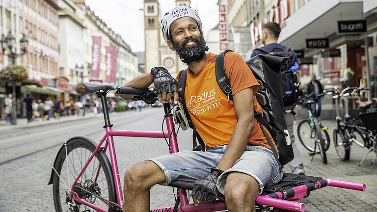 Obwohl er keinen Plan für seine Zukunft hatte, kündigte&nbsp;Chaminda Perera seinen gut bezahlten Job. Nun fährt er für seinen selbst gegründeten Fahrradkurierdienst Aufträge aus - und kann sich nichts schöneres vorstellen.