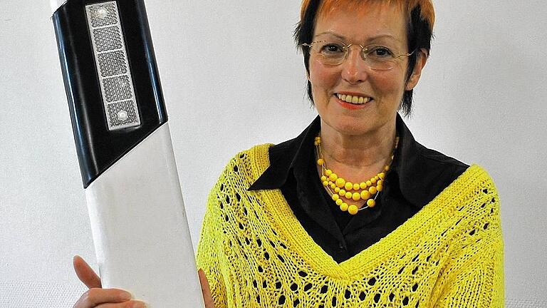Plädoyer für die zehn Gebote: Für Prädikantin Christa Roth sind sie Wegweiser wie die Leitpfosten an den Straßenrändern &ndash; man habe die Freiheit, sich nach ihnen zu richten oder nicht.