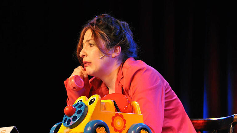 Eva Eiselt schlüpfte in verschiedene Rollen.  Foto: Jacqueline Vera Mihm       -  Eva Eiselt schlüpfte in verschiedene Rollen.  Foto: Jacqueline Vera Mihm