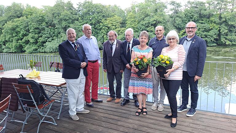 Die anwesenden Jubilare (von links): Bernd Weigl Vorsitzender, Alt-OB Jürgen Weber, Heinrich Gold-stein, Gerd Köhler, Traudl Englert-Zöller, Dr. Werner Vescovi, Hilde Vollrath und Andreas Karl.