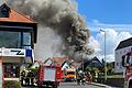 In der Schallfelder Straße in Gerolzhofen ist am frühen Freitagnachmittag ein Wohnhaus in Brand geraten. Die Flammen haben einen Großteil des Dachstuhls sowie des Obergeschosses vollständig zerstört.