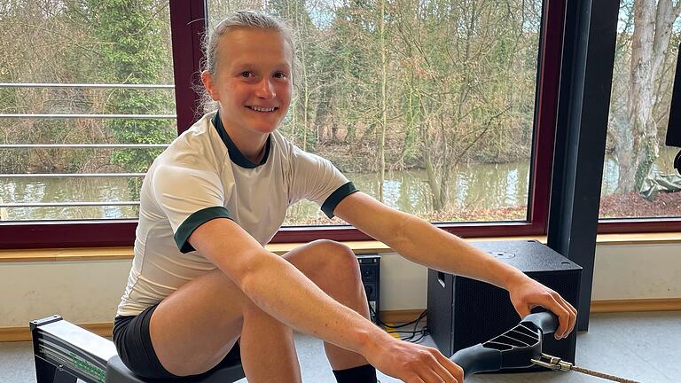 Marion Reichardt vom Akademischen Ruderklub Würzburg (ARCW) ruderte auf dem Ruderergometer zu einem neuen Weltrekord über die Halbmarathondistanz. Auch ihre Zwillingsschwester Johanna unterbot den bisherigen Rekord. Seit kurzem starten die beiden Spitzensportlerinnen für den ARCW. Marion Reichardt vom Akademischen Ruderklub Würzburg (ARCW) ruderte auf dem Ruderergometer zu einem neuen Weltrekord über die Halbmarathondistanz. Auch ihre Zwillingsschwester Johanna unterbot den bisherigen Rekord. Seit kurzem starten die beiden Spitzensportlerinnen für den ARCW.
