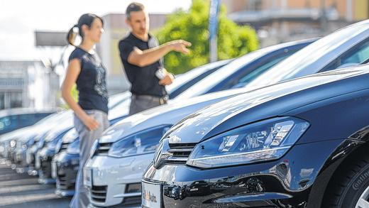 Auf der Gebrauchtwagensuche: Der VW Golf ist auch in Würzburg der am meisten angebotet Gebrauchtwagen.