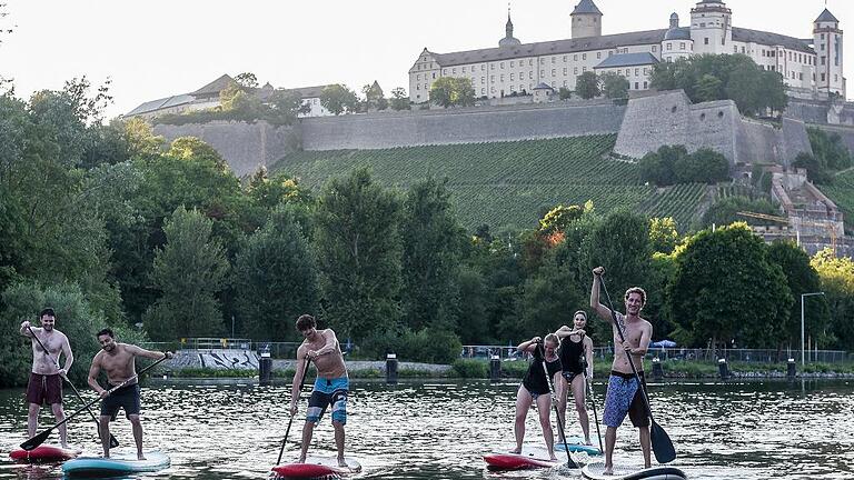 Angesagt: Stand-up-Paddling hat sich in den vergangenen Jahren mehr und mehr zum Trendsport entwickelt. Seit diesem Jahr gibt es ihn auch in Würzburg.