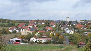 Am Johannesberg, unterhalb des Spielplatzes, soll ein Baugebiet entstehen. Aber die Gemeinde muss nun auf Drängen der Bezirksregierung begründen, warum dieses Baugebiet überhaupt gebraucht wird.       -  Am Johannesberg, unterhalb des Spielplatzes, soll ein Baugebiet entstehen. Aber die Gemeinde muss nun auf Drängen der Bezirksregierung begründen, warum dieses Baugebiet überhaupt gebraucht wird.