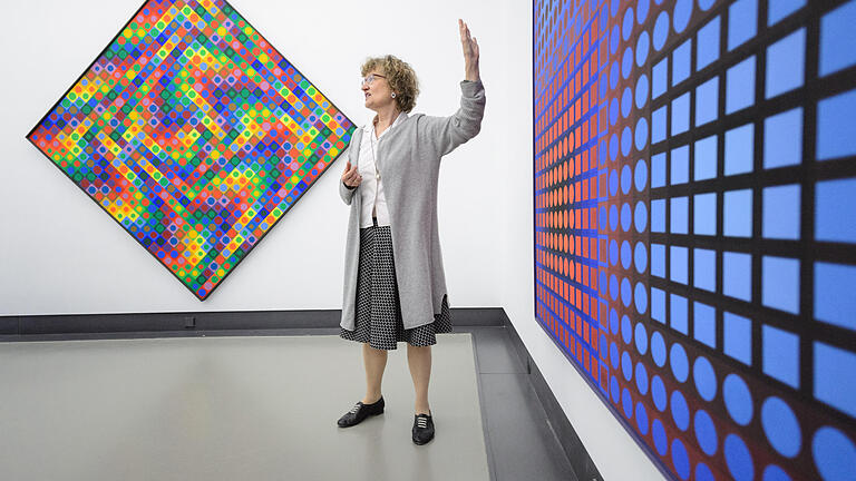 Vorbesichtigung der neuen Wechselausstellung'Der Traum vom Raum. Victor Vasarely. Malerei'       -  Museumsdirektorin Marlene Lauter führt am Donnerstag (20.04.17) im Kulturspeicher in Würzburg durch die neue Wecheslaustellung zum Werk des Künstlers Victor Vasarely.