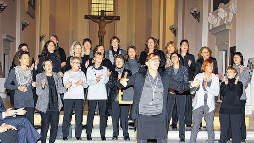 Mitreißend: Wie viel Freude gemeinsames Singen macht, zeigten auch die Mainsingers aus Mainsondheim beim geistlichen Konzert der Sängergruppe Kitzingen in der evangelischen Stadtkirche. Mitreißend: Wie viel Freude gemeinsames Singen macht, zeigten auch die Mainsingers aus Mainsondheim beim geistlichen Konzert der Sängergruppe Kitzingen in der evangelischen Stadtkirche.