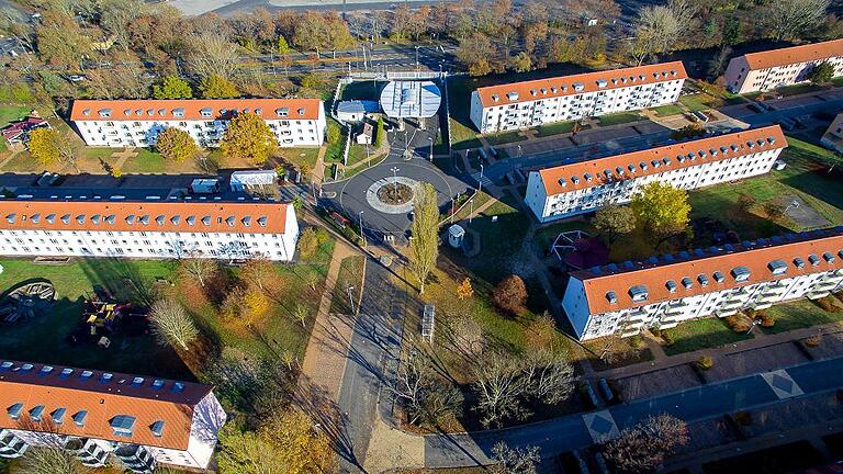 Auch künftig ist die Zufahrt via John-.F.-Kennedy-Ring der Haupteingang ins Neubaugebiet Askren Manor. Die meisten der Wohnblocks verschwinden. Auch künftig ist die Zufahrt via John-.F.-Kennedy-Ring der Haupteingang ins Neubaugebiet Askren Manor. Die meisten der Wohnblocks verschwinden.