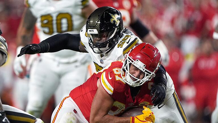 Kansas City Chiefs - New Orleans Saints       -  Travis Kelce von den Kansas City Chiefs musste gegen die New Orleans Saints viel einstecken.