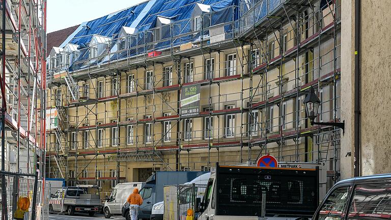 So sieht die Großbaustelle am Areal der Erlöserschwestern von außen aus. So sieht die Großbaustelle am Areal der Erlöserschwestern von außen aus.