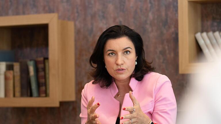 Staatsministerin Dorothee Bär sorgt mit einem Spendenaufruf für Unmut.  Archivfoto: Daniel Biscan       -  Staatsministerin Dorothee Bär sorgt mit einem Spendenaufruf für Unmut.  Archivfoto: Daniel Biscan