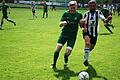 Das enge Rennen in den Ligen symbolisiert dieses packende Duell zwischen dem Garitzer Benedikt Niebling (links) und Manuel Zeitz vom TSV Volkers.   Weil die Garitzer dieses Spiel mit 1:0 gewannen, winkt die Aufstiegs-Relegation. Foto: Thomas Sturm       -  Das enge Rennen in den Ligen symbolisiert dieses packende Duell zwischen dem Garitzer Benedikt Niebling (links) und Manuel Zeitz vom TSV Volkers.   Weil die Garitzer dieses Spiel mit 1:0 gewannen, winkt die Aufstiegs-Relegation. Foto: Thomas Sturm