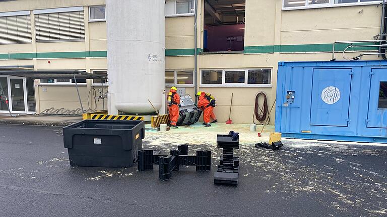 Notfall in einem Getränkeverarbeitungsbetrieb in Bad Kissingen       -  Notfall in einem Getränkeverarbeitungsbetrieb in Bad Kissingen.